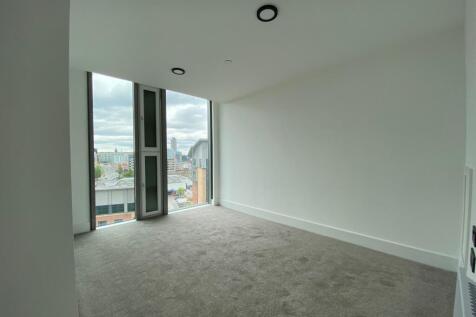 Large Bedroom 2