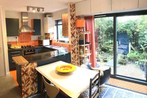 New kitchen shot - 5 Claremont walk.jpg