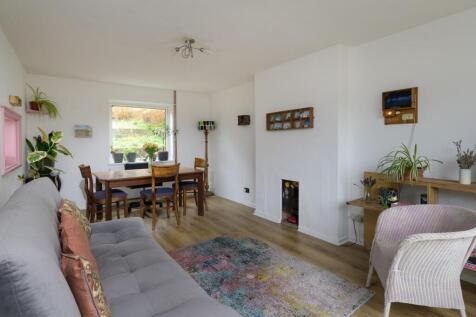2 Eleanor Close-11.jpg