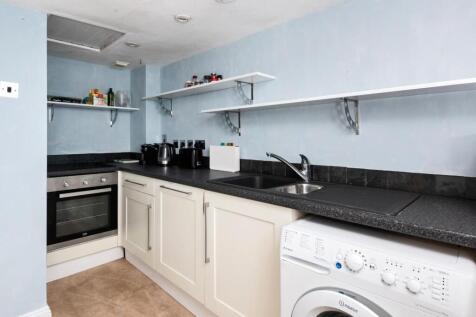 Top Floor Flat, 18 New King Street, BA1 2BL-10.jpg