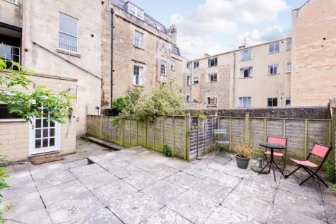 Flat, 3 Russell Street, Bath BA1 2GF-14.jpg