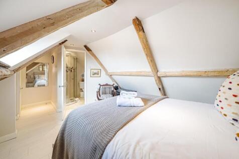 bedroom 5.jpg