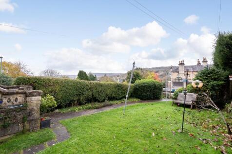 First Floor Flat, 2 Beaufort Villas, Bath, BA1 6LY