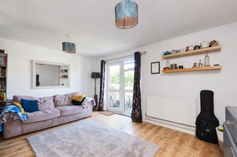 96 Chandler Close, Bath BA1 4EQ-3.jpg