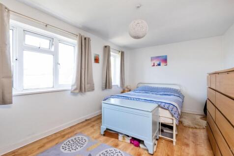 96 Chandler Close, Bath BA1 4EQ-14.jpg