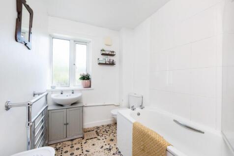 96 Chandler Close, Bath BA1 4EQ-11.jpg