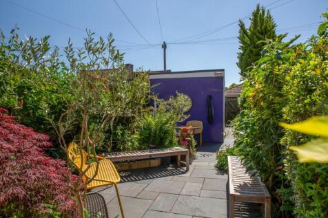 28 Hawthorne Grove-1.jpg