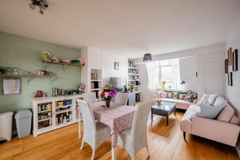 4 Riverside Gardens BA1 1XA-17.jpg