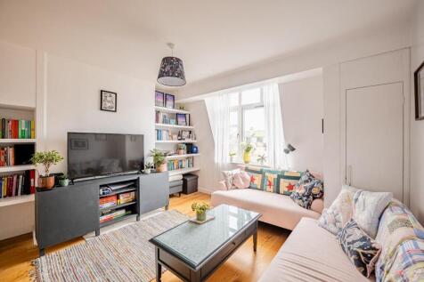 4 Riverside Gardens BA1 1XA-8.jpg