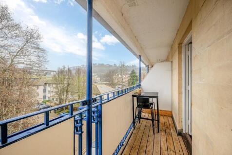 4 Riverside Gardens_edit-5.jpg