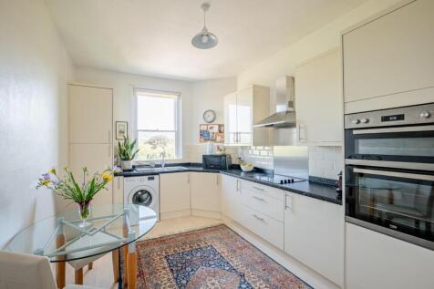 Flat 4 78 Lower Oldfield Park BA2 3HP-9.jpg