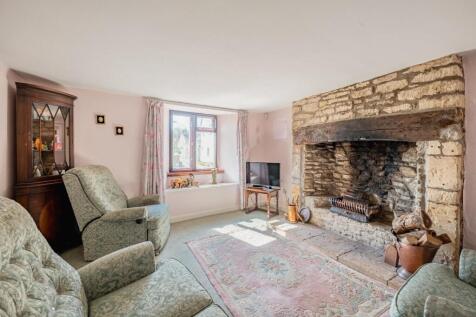 Living room 2.jpg