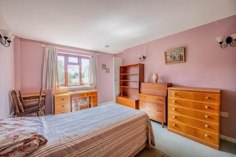 Bedroom 1.jpg