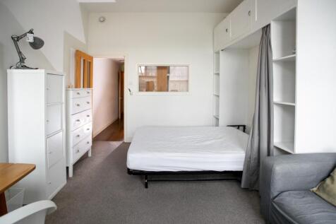 Flat 3 The Coachworks 2 Long Acre-9.jpg
