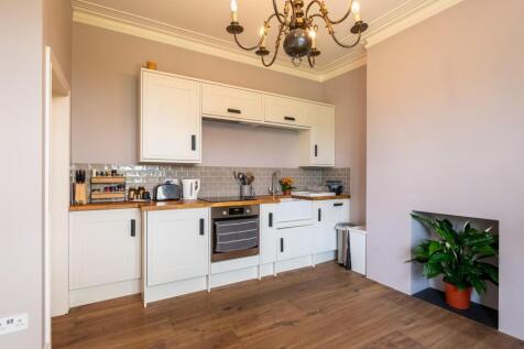 Ground Floor Flat 130 London Road West-3.jpg