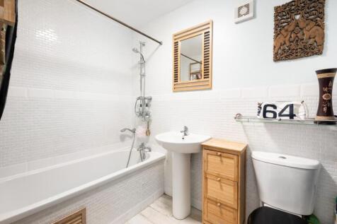 42 Pitman Court, Gloucester Road, Bath, BA1 8BD (2