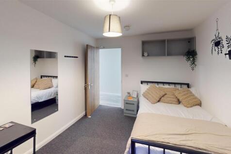 9-Piccadilly-Place-Bedroom-3 1.jpg