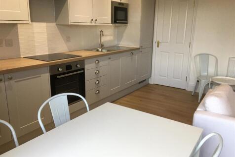 Open plan kitchen (2).JPG