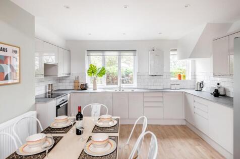 9732 88 The Oval.jpg