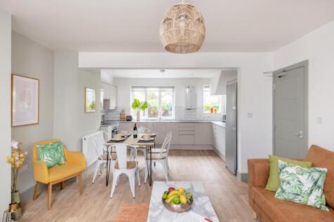 9737 88 The Oval.jpg