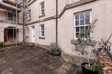 Flat A, Bartletts Court, Bath BA2 4JT-4.jpg