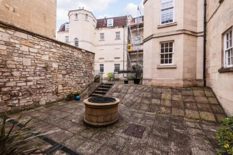 Flat A, Bartletts Court, Bath BA2 4JT-5.jpg