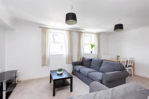 4 Albany Court-3.jpg