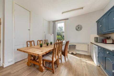 8 Livingstone Terrace-5_2023.jpg