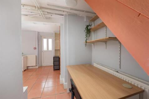 8 Livingstone Terrace-6_2023.jpg