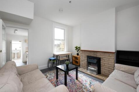 42 Faulkland Road-3.jpg