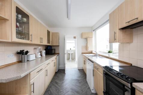 42 Faulkland Road-4.jpg