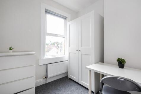 42 Faulkland Road-10.jpg