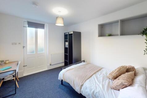 Flat-6-Piccadilly-Place-Bedroom-4 1.jpg