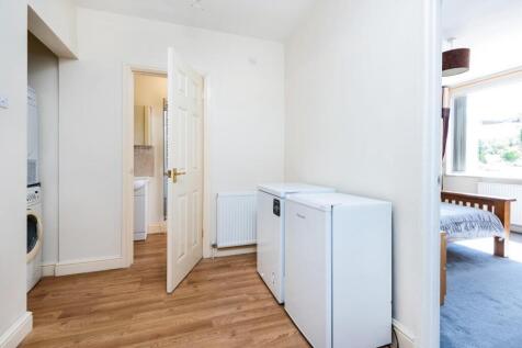 26 Lytton Gardens-5.jpg