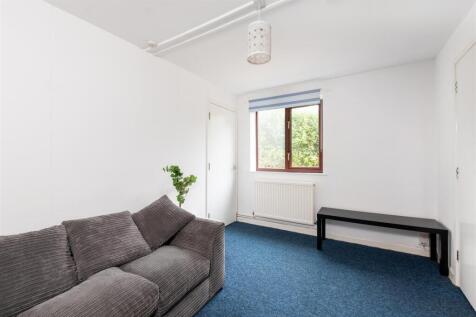 7 Twerton Farm Close-7.jpg