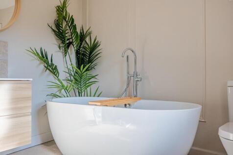 Family Bathroom II.jpg