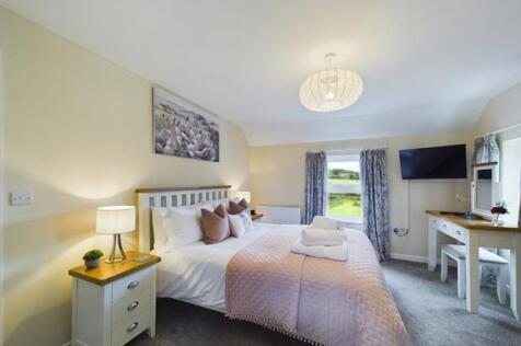 Main bedroom (2)