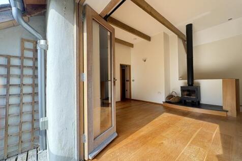 Balcony to lounge
