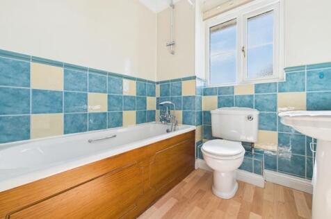 CAM01790G0-PR0172-STILL006