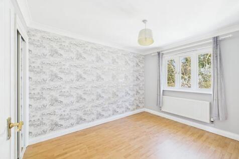 CAM01790G0-PR0172-STILL002