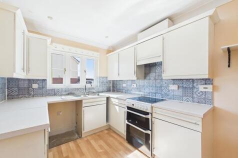 CAM01790G0-PR0172-STILL012