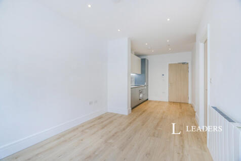 Living &amp; Kitchen