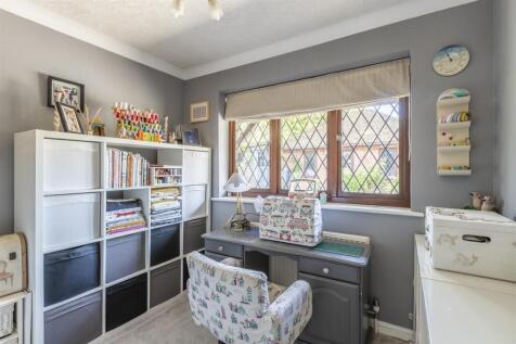Bedroom 5 / Study