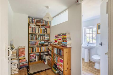 Bedroom 2/Study