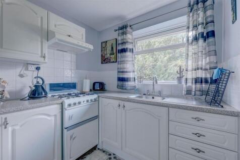 6. Kitchen.jpg