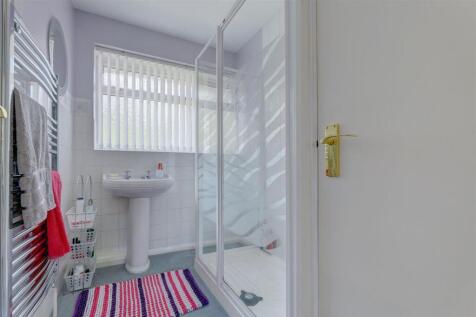 10. Shower Room.jpg