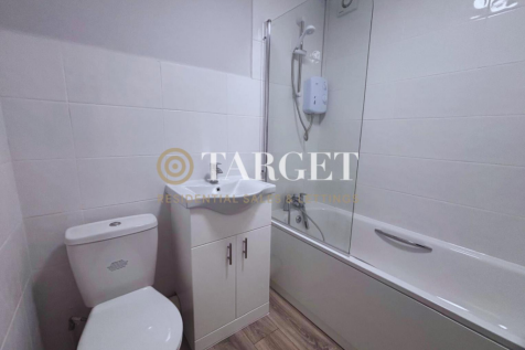Bathroom - 45 Streamside (Landscape).png