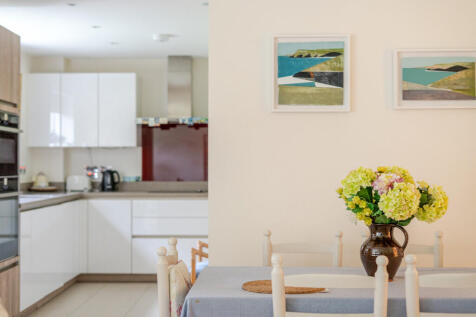 1368965-6-68ee220...