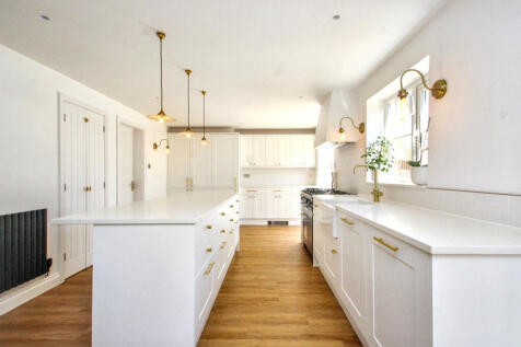 4 Bedroom Detached for Rent
