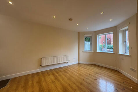 2 bed flat to rent Bullar Road, Southampton SO18